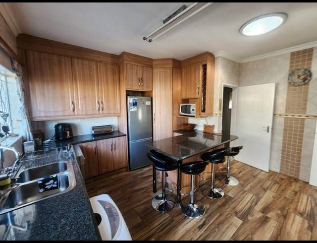 3 BEDROOM HOUSE FOR SALE IN SOUTH CREST